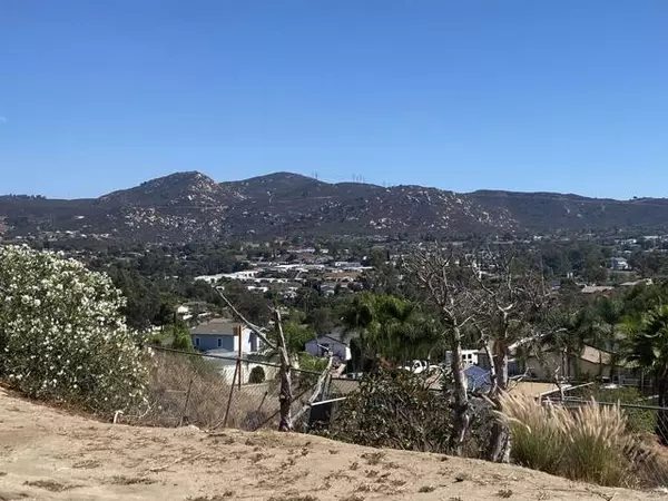 13039 Lakeview Granada Drive, Lakeside, CA 92040