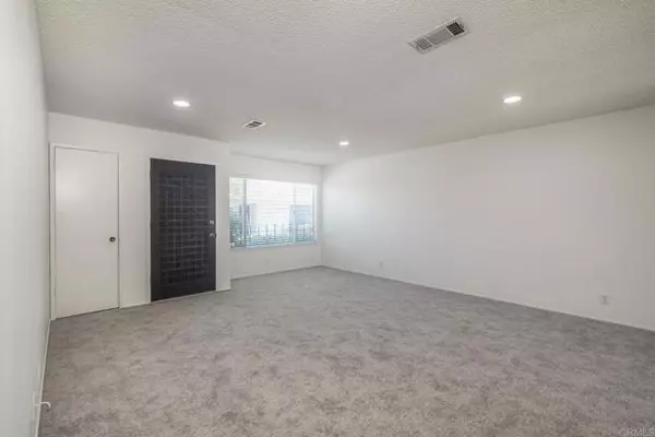 Oceanside, CA 92057,3839 Vista Campana S #16
