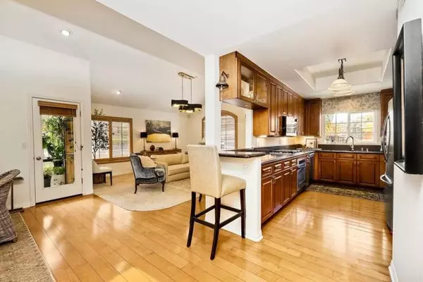 Carlsbad, CA 92009,7544 Romeria Street