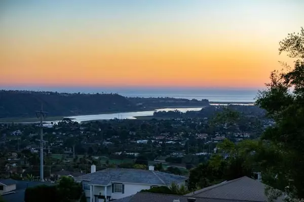 Carlsbad, CA 92009,6817 Vianda Ct Court