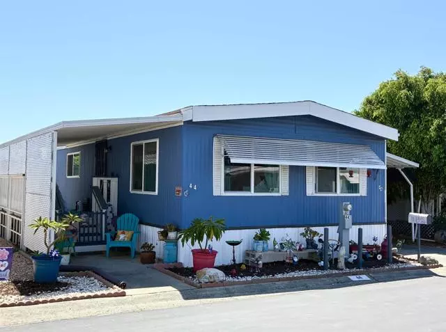 Vista, CA 92084,1010 E Bobier Drive #44