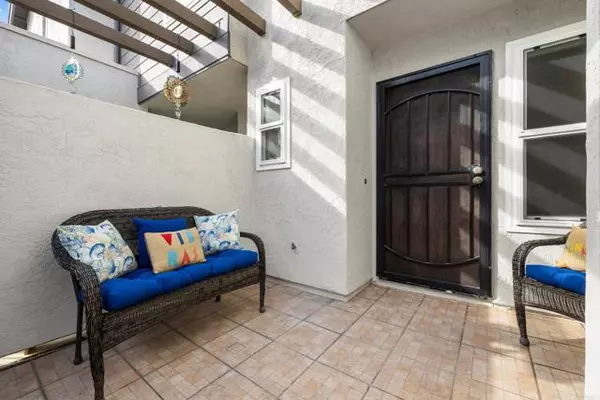 San Diego, CA 92107,4021 Caminito Dehesa