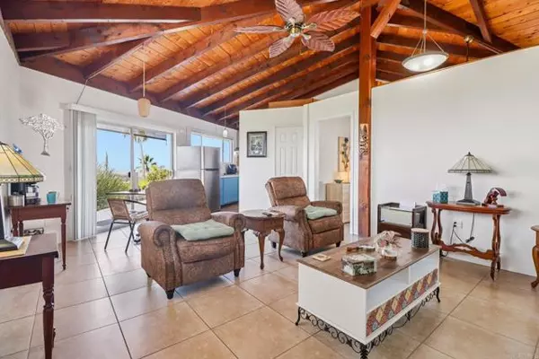 Vista, CA 92084,2068 Camino Culebra