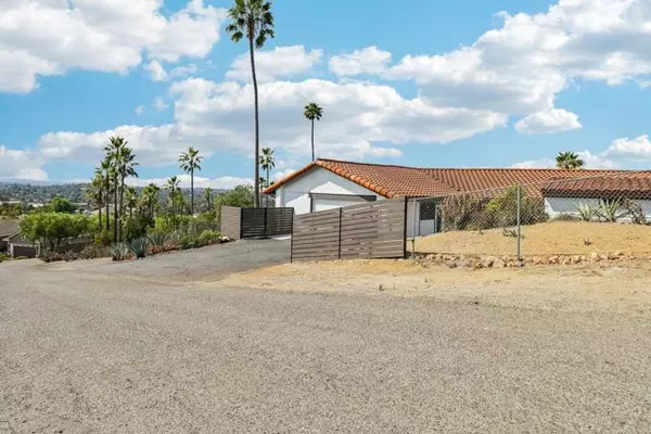 Vista, CA 92084,2068 Camino Culebra