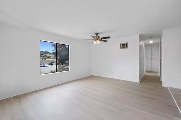 Oceanside, CA 92056,3458 Los Mochis Way