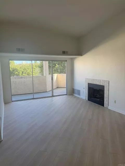 7244 Camino Degrazia #288, San Diego, CA 92111
