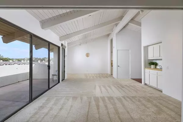 Carlsbad, CA 92009,7512 Viejo Castilla Way #20