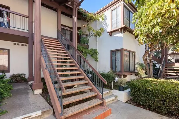 Carlsbad, CA 92009,6933 Sandpiper Place