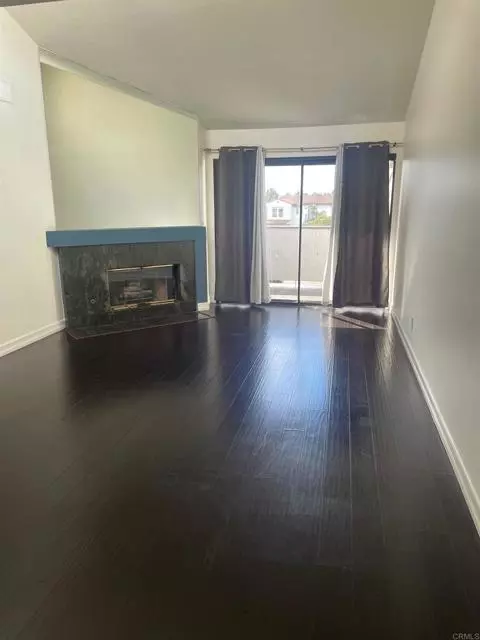 Carlsbad, CA 92009,6933 Sandpiper Place