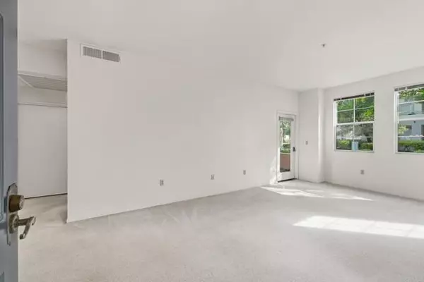 San Diego, CA 92128,18812 Caminito Cantilena #124