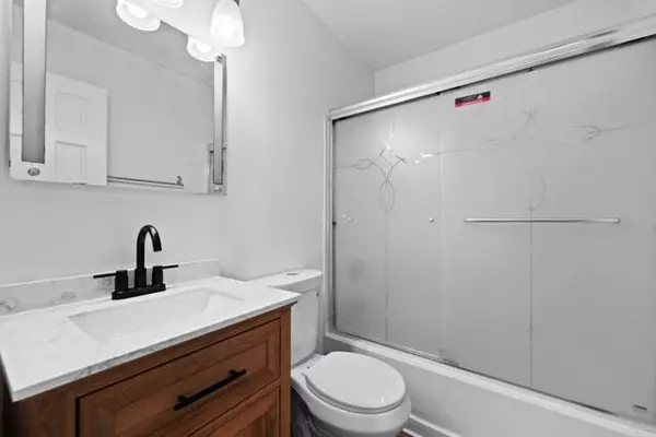 El Cajon, CA 92020,855 E Lexington Ave #4