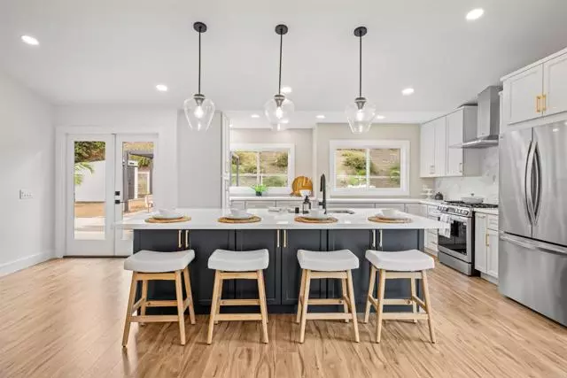 Oceanside, CA 92056,3338 Par Drive