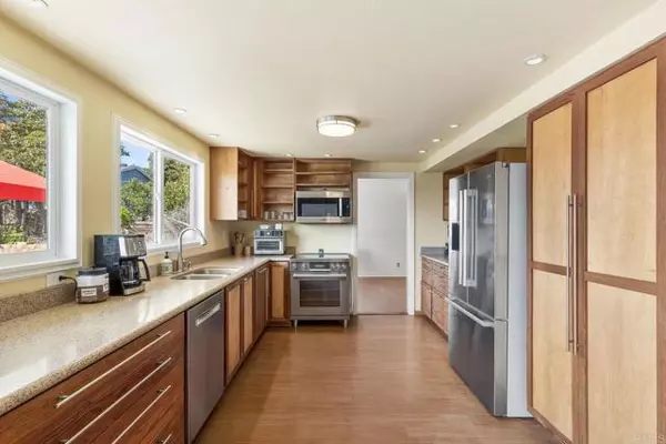 San Marcos, CA 92069,734 Brass Lantern Road