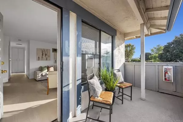 Oceanside, CA 92056,3468 Los Mochis Way