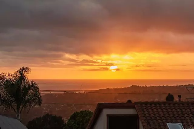 Carlsbad, CA 92009,2515 Luciernaga Street