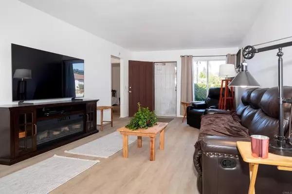 Oceanside, CA 92056,4813 Rising Glen