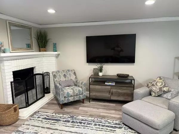 La Jolla (san Diego), CA 92037,8840 Villa La Jolla Drive #221