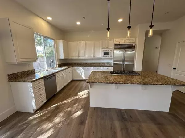 Encinitas, CA 92024,845 Stratford