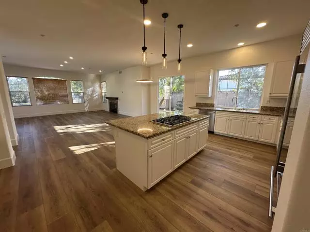Encinitas, CA 92024,845 Stratford