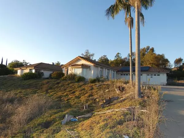 Fallbrook, CA 92028,1007 Capra Way