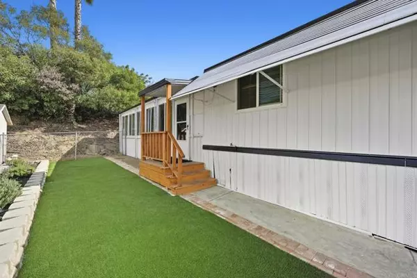 El Cajon, CA 92021,12530 Royal Road #25