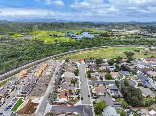 Oceanside, CA 92058,707 Kingbird Loop