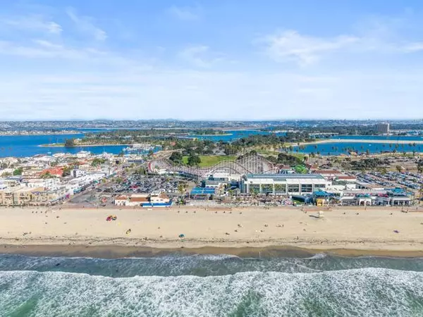 San Diego, CA 92109,3526 Bayside Walk #1