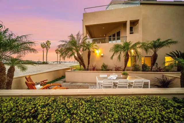 3526 Bayside Walk #1, San Diego, CA 92109