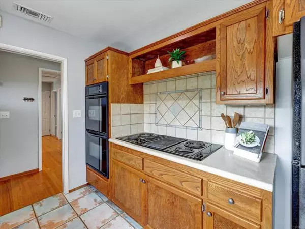 Fallbrook, CA 92028,970 Quail Knoll Road