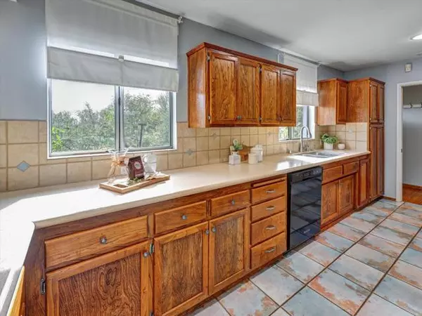 Fallbrook, CA 92028,970 Quail Knoll Road