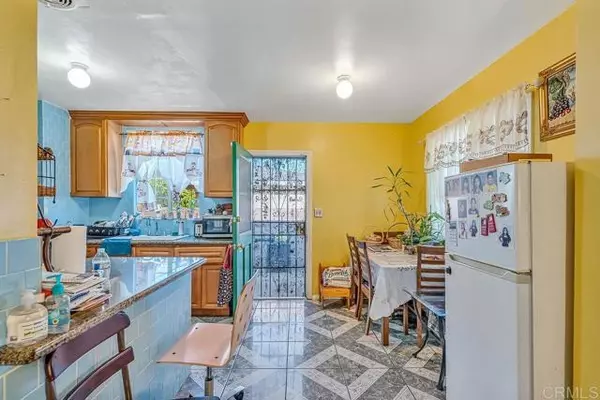 Inglewood, CA 90301,927 S Eucalyptus Ave