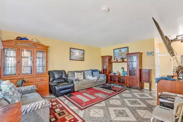 Inglewood, CA 90301,927 S Eucalyptus Ave