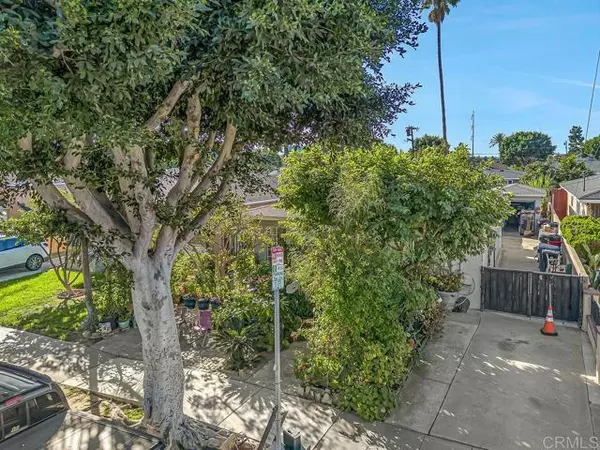 Inglewood, CA 90301,927 S Eucalyptus Ave