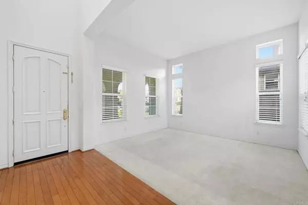 Carlsbad, CA 92009,8010 Calle Pinon