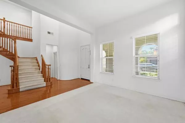 Carlsbad, CA 92009,8010 Calle Pinon