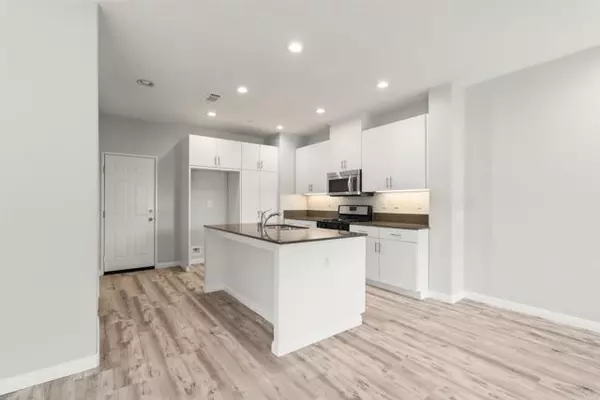 Oxnard, CA 93036,343 American River Ct