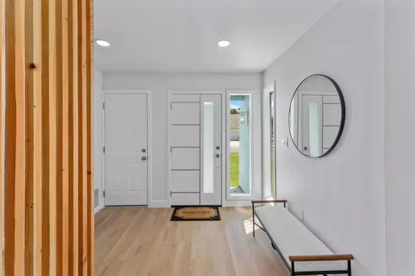 San Diego, CA 92117,4654 Lisann Street