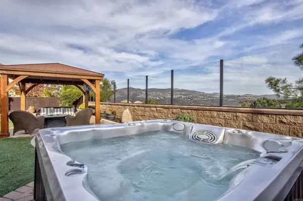 Carlsbad, CA 92009,7146 Sitio Destino