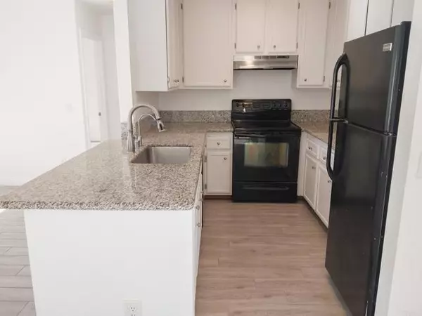 Carlsbad, CA 92009,7702 Caminito Puerto #201