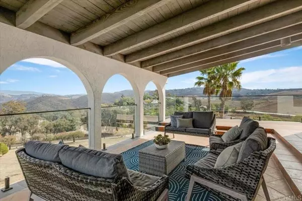 2918 Fairview Dr, Vista, CA 92084