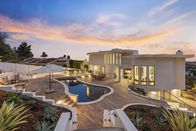 Carlsbad, CA 92009,7215 El Fuerte