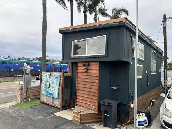 Encinitas, CA 92024,1549 N Vulcan #1