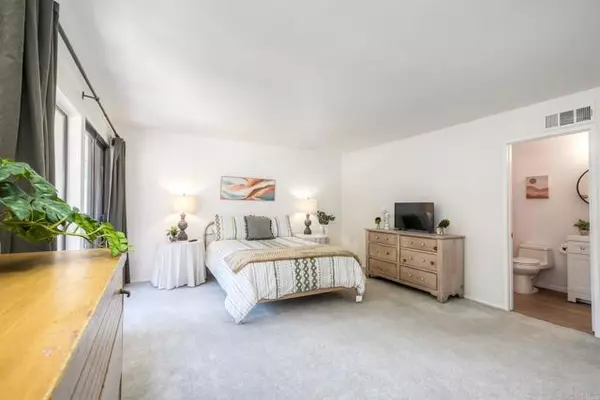 Carlsbad, CA 92010,2517 Via Astuto