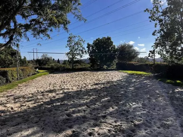 Carlsbad, CA 92011,1669 Plover Court