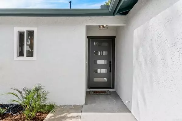 Oceanside, CA 92057,4947 Luna Drive