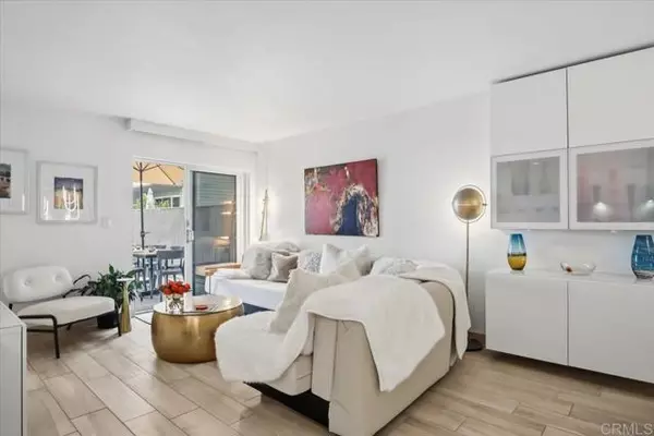 Encinitas, CA 92024,940 Sealane Dr #3