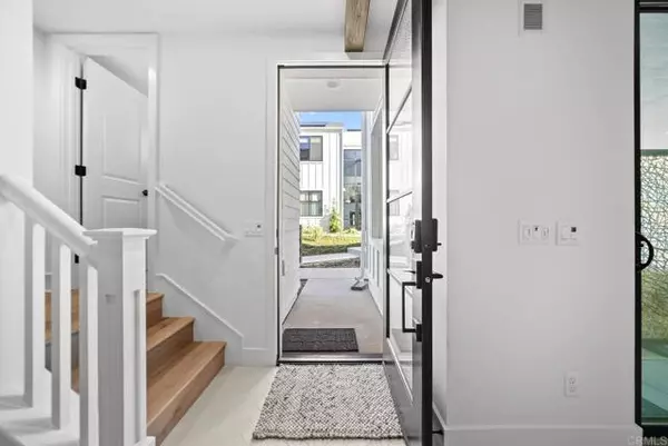 Encinitas, CA 92024,1603 San Remo Place #105