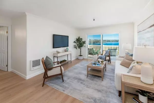 San Diego, CA 92109,3991 Crown Point Drive #P13