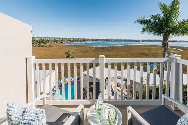 San Diego, CA 92109,3991 Crown Point Drive #P13