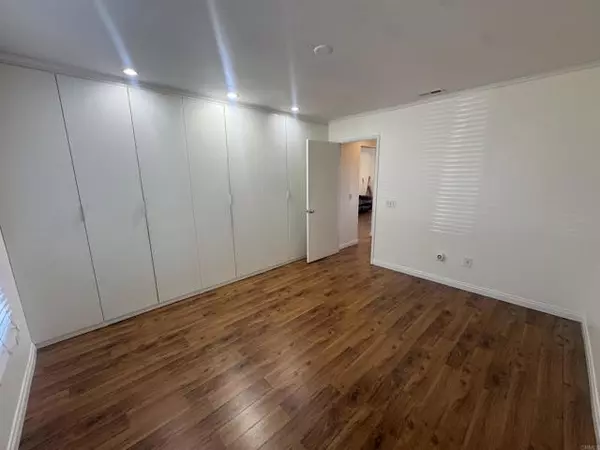 Oceanside, CA 92056,4759 Live Oak Court